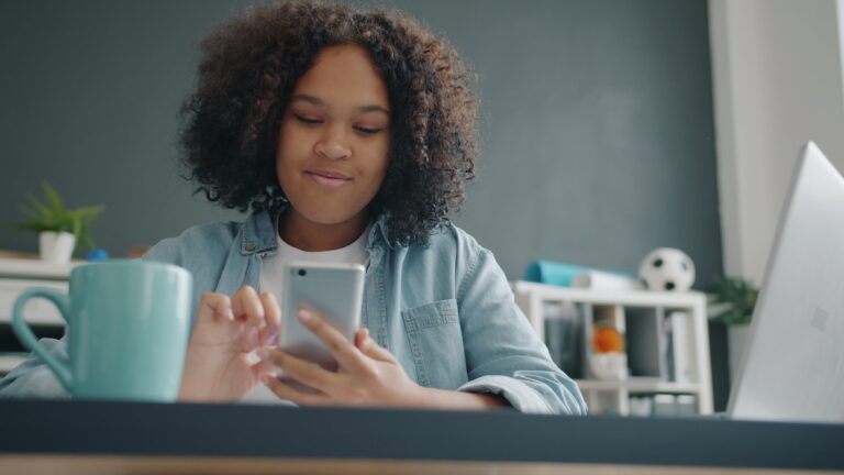 Pew Survey: 57% of Young Women Get Health Advice From Influencers
