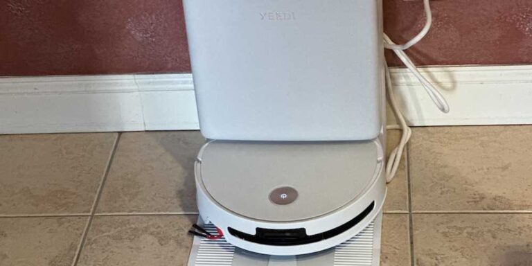 Yeedi M16 Infinity vs Narwal Flow: Which Cleans Better?