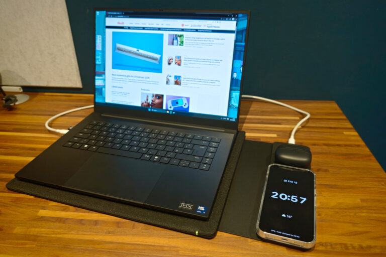 Razer’s wireless charging laptop sleeve has become my new hot desk hero
